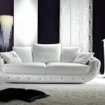 Balts ādas dīvāns