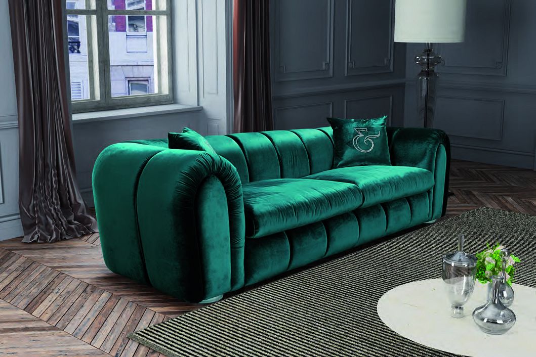 Dzīvojamā istabā smaragda dīvāns