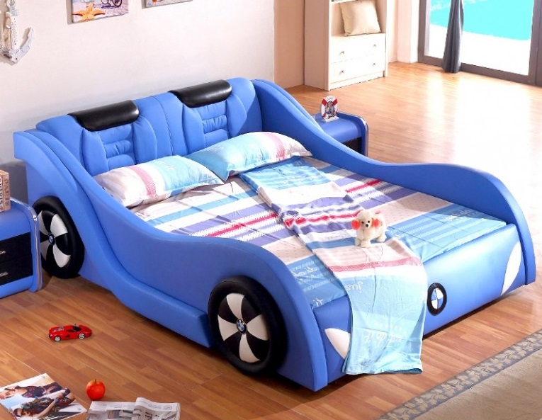 מכונית מיטה לחדר הילדים