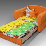 Oranža krēsla gulta