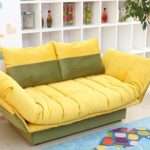 Dzeltens mini dīvāns
