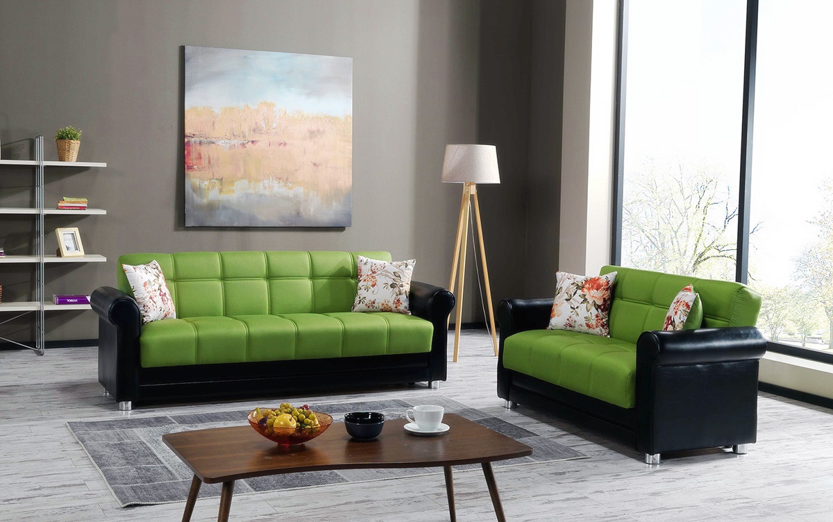 Zaļš dīvāns apvienots ar tēraudu