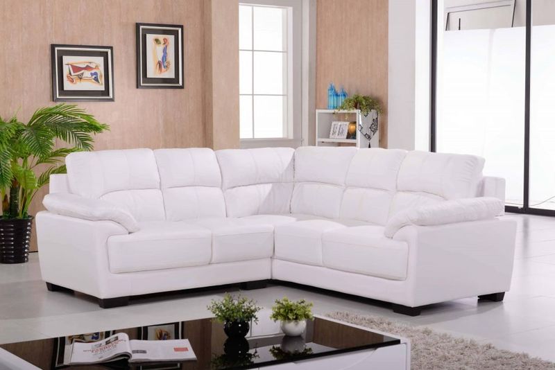 Stūra baltais dīvāns